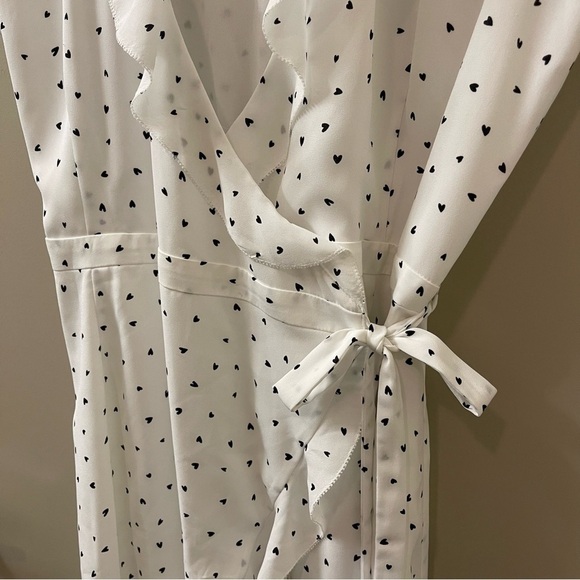Aritzia Sunday Best Ruffle Wrap mini Dress black and white heart print size 4 - Picture 6 of 8